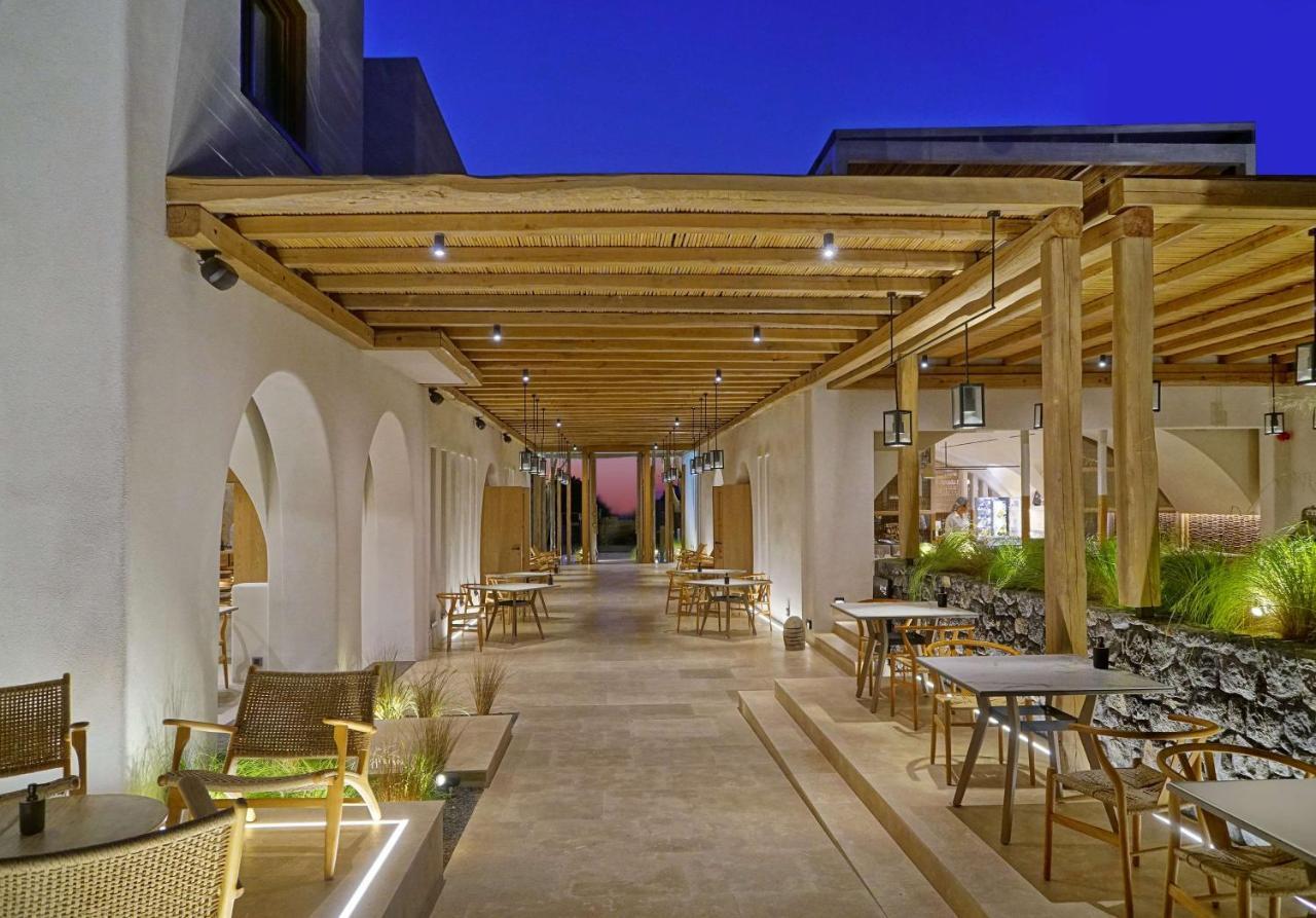Radisson Blu Zaffron Resort, Santorini Kamári Esterno foto